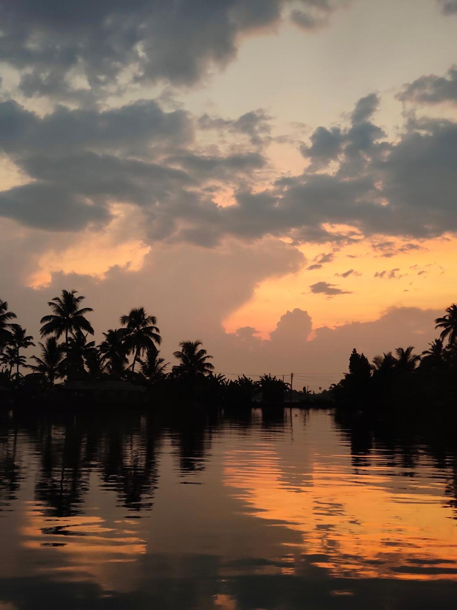 Jeehaa Homestay Alappuzha Luaran gambar